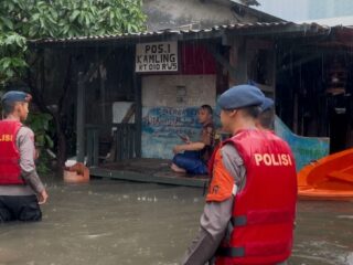 Banjir di Sejumlah Ruas Jalan, Brimob–Lantas–Polair PMJ Dikerahkan