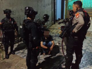 Patroli Gabungan Brimob–Polres Jaktim Sita Sejumlah Sajam, Rencana Tawuran Digagalkan