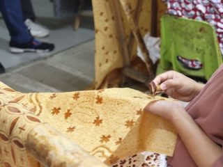 Sindikasi Media Network Sambangi Rumah Batik Komar di Bandung