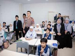 Polisi Peduli Pendidikan, Kapolda Metro Jaya Sapa Pelajar dan Dorong Literasi AI Sejak Dini