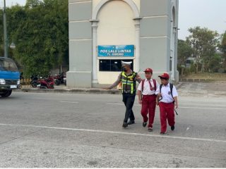 Wujud Nyata "Polisi Bersama Masyarakat"  Satlantas Polres Metro Bekasi Hadir di 27 Titik Kepadatan Lalu Lintas
