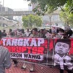 Unjukrasa menuntut pemeriksaan NW di depan gedung Komisi Pemberantasan Korupsi (KPK), Jakarta, Kamis, 15 Oktober 2026.