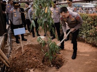 Gaungkan Green Policing, Kapolda Metro Jaya Ajak Personel Peduli Lingkungan
